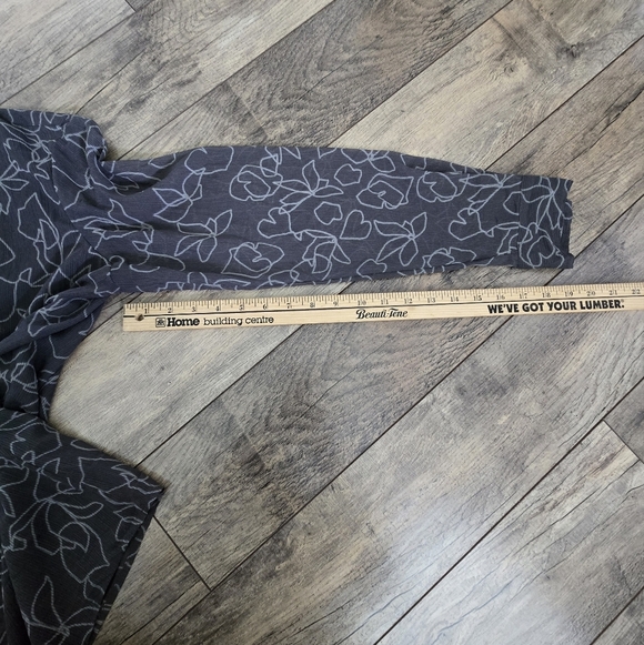 Calvin Klein Large Womens Gray Floral Ruffle Blouse - Picture 5 of 11